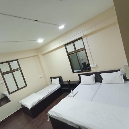 Oyo Thangal Hotel Имфал Екстериор снимка