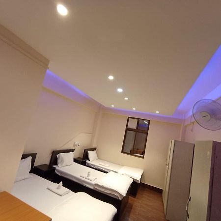 Oyo Thangal Hotel Имфал Екстериор снимка