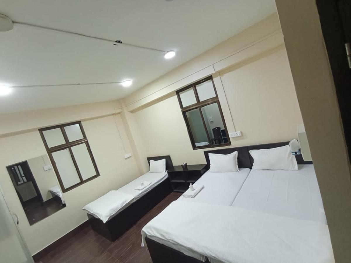 Oyo Thangal Hotel Имфал Екстериор снимка