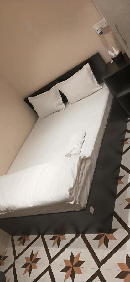 Oyo Thangal Hotel Имфал Екстериор снимка