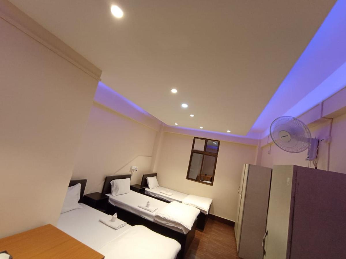 Oyo Thangal Hotel Имфал Екстериор снимка