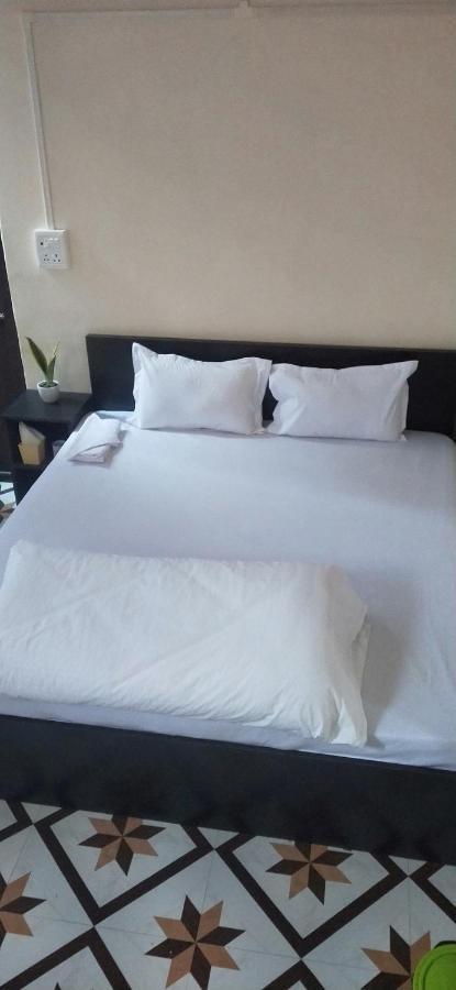 Oyo Thangal Hotel Имфал Екстериор снимка