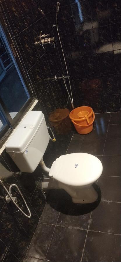 Oyo Thangal Hotel Имфал Екстериор снимка
