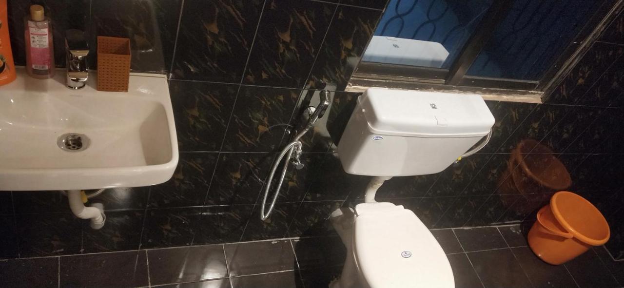Oyo Thangal Hotel Имфал Екстериор снимка